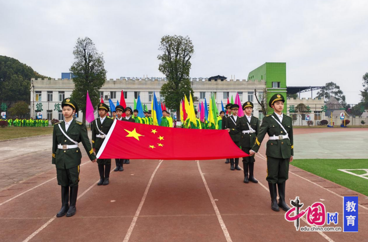 九游体育“燃”青春一键开启！宜宾翠屏金秋湖中心校举办春季田径运动会(图1)