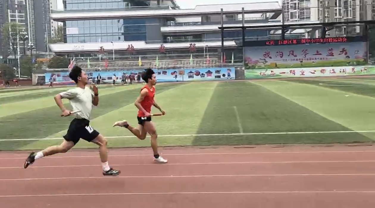 九游体育宜宾七中勇夺三江新区第三届田径运动会团体总分第一名(图2)
