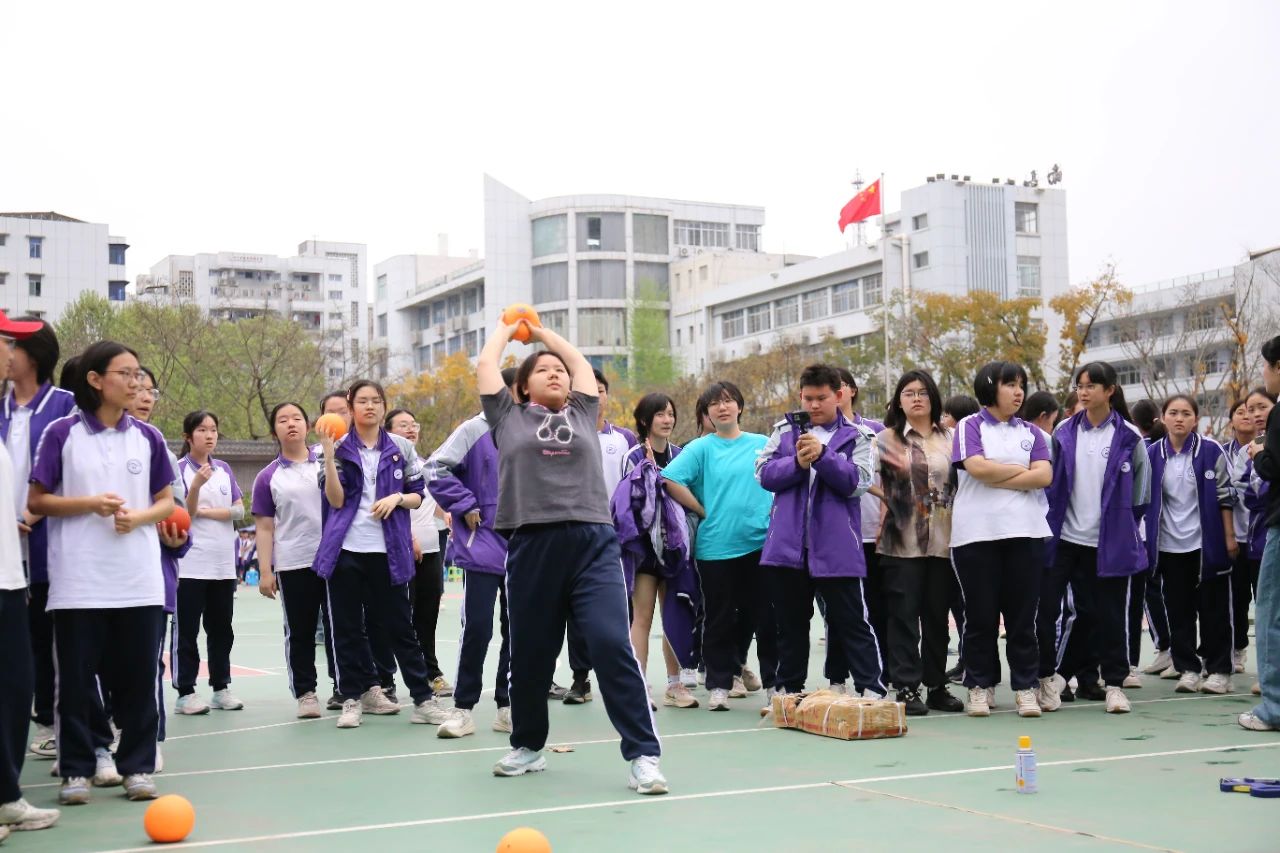 九游体育燃动春日！南充高中顺庆校区举行体育节之春季田径运动会(图5)