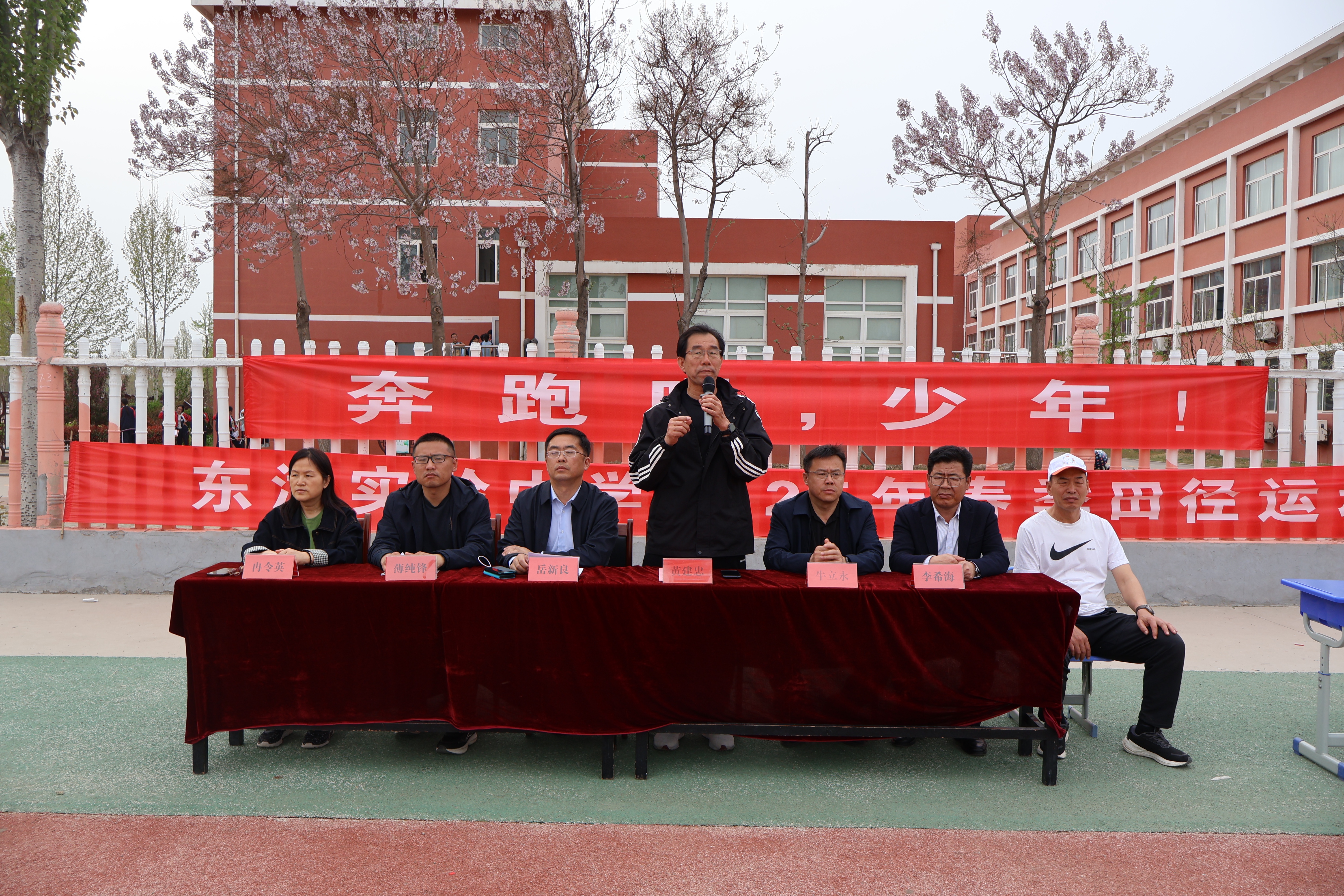 九游体育青春跃动展风采运动盛会谱华章——东津实验中学2025年春季田径运动会圆满落幕(图6)