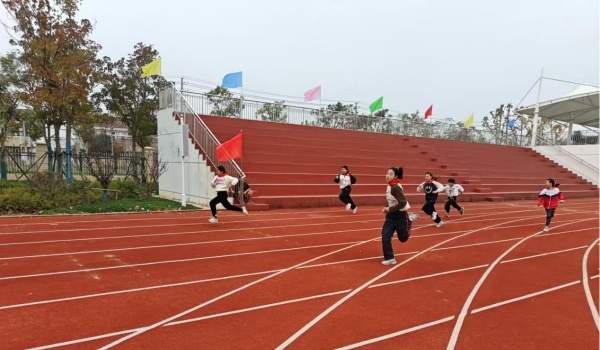 郑州九游体育科技学院第二十四届田径运动会召开(图1)