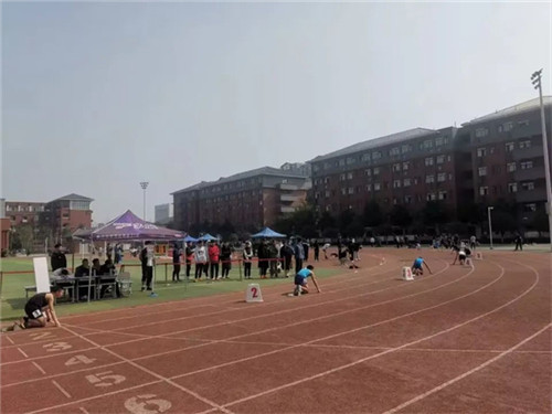 为什么淄博经开区傅家实验小学的田径运动会吸引了无数目九游体育光？(图1)