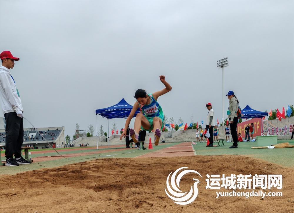 九游体育“奔跑吧·少年”运城市中小学生田径运动会开幕(图2)