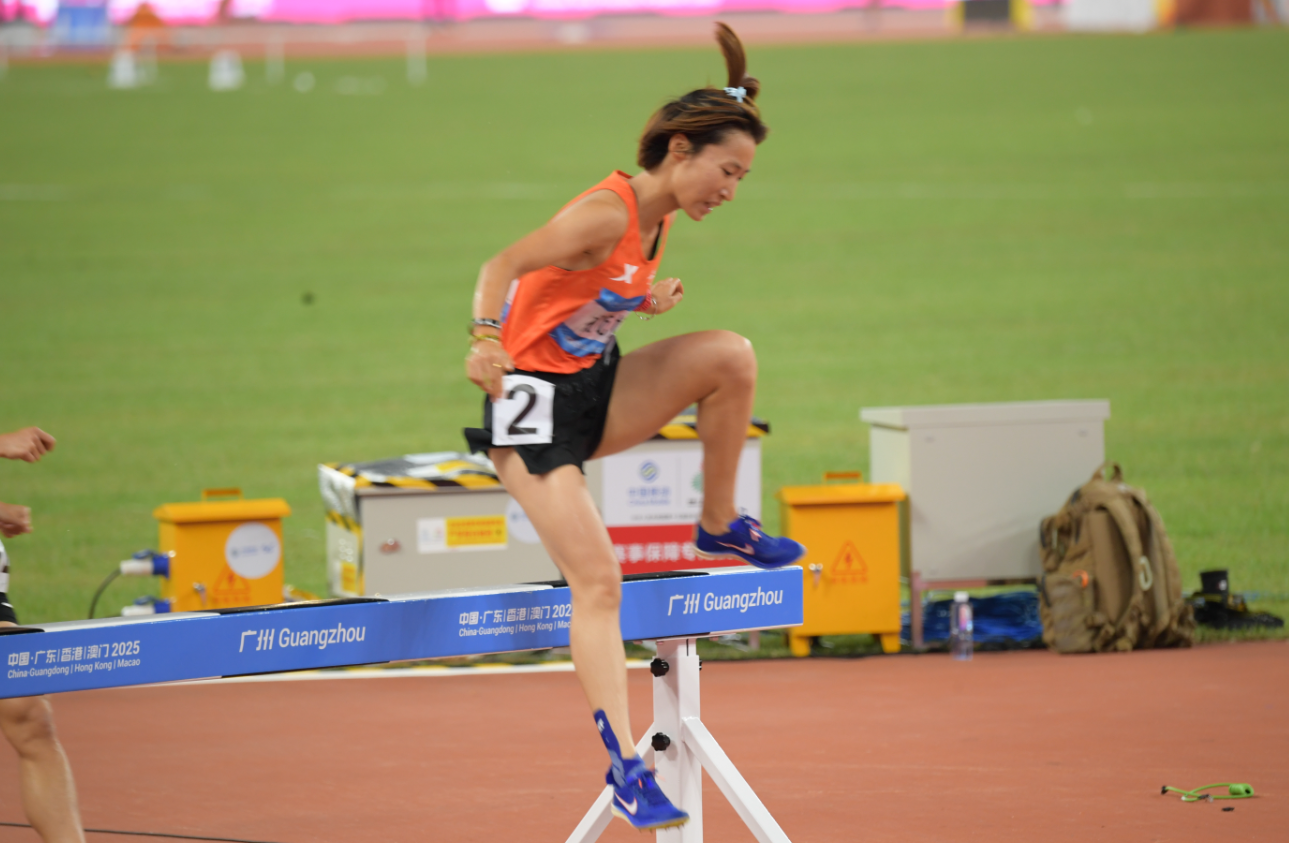 九游体育憾失铜牌！全运会宁夏田径“一姐”杨屹婷获3000米障碍赛第四(图2)
