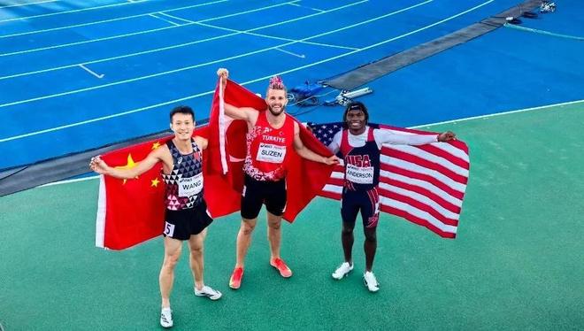 九游体育山西田径运动员王英昌在第25届夏季听障奥运会中斩获男子110米栏季军(图2)