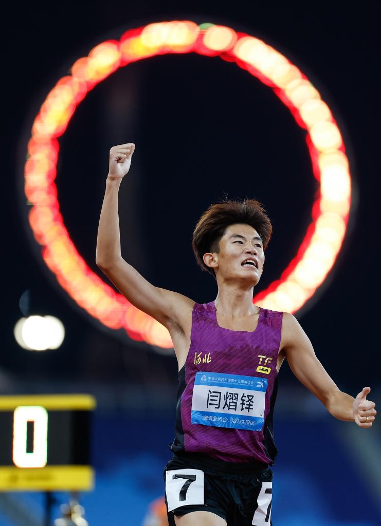 全运会｜沉浸式揭秘新华社记者如何出图·田径篇九游体育(图5)