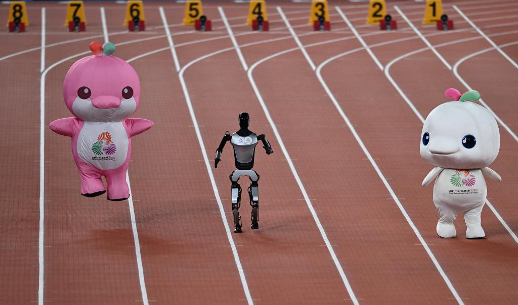 全运会｜沉浸式揭秘新华社记者如何出图·田径篇九游体育(图8)