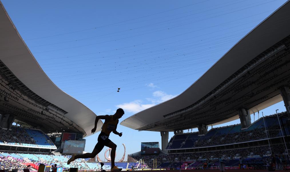 全运会｜沉浸式揭秘新华社记者如何出图·田径篇九游体育(图14)