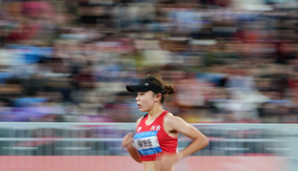 全运会｜沉浸式揭秘新华社记者如何出图·田径篇九游体育(图22)