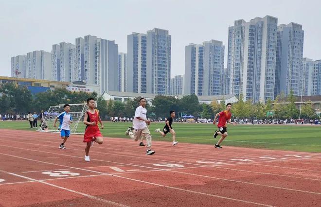 2024年崇州九游体育市中小学生田径比赛暨田径班级赛总决赛开赛(图1)