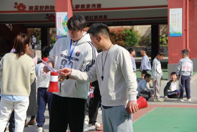 九游体育小学生运动赛场共赴“力与美”春日之约(图4)