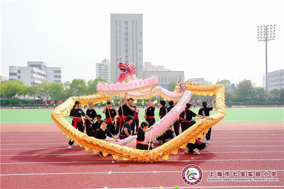 闵行]七宝实验小学：色九游体育彩跃动乐燃未来！——上海市七宝实验小学第十九届田径运动会圆满召开(图5)