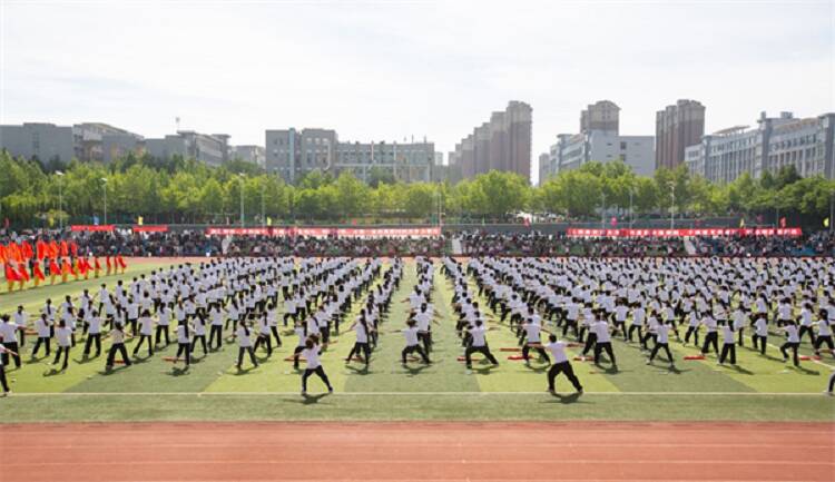 山东商务职业学院第九游体育四十八届田径运动会暨第五届阳光体育文化节开幕式成功举办(图3)
