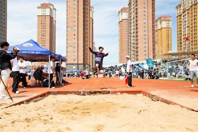 山东商务职业学院第九游体育四十八届田径运动会暨第五届阳光体育文化节开幕式成功举办(图5)