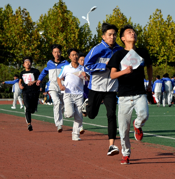 体育）田径——世界田联接力赛：中国队备战九游体育(图1)