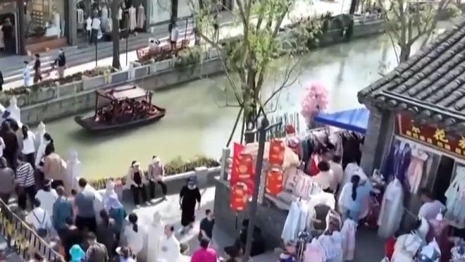 九游体育“比赛第一友谊第十四”？火出圈的“苏超”不只有梗(图8)