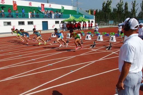 九游体育历史最佳！南充高中田径队全国赛狂揽11牌马子云破纪录！(图1)