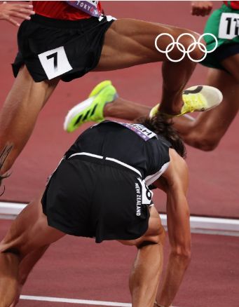 田径世锦赛猛人开挂 最后一圈摔倒脸被狠踹 起身爆超六人晋级决赛九游体育(图3)