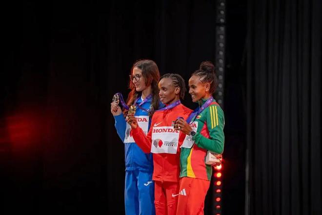 九游体育2025东京田径世锦赛：男女万米、马拉松项目百米冲刺决胜的魅力与启示！(图6)