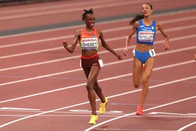 九游体育2025东京田径世锦赛：男女万米、马拉松项目百米冲刺决胜的魅力与启示！(图8)