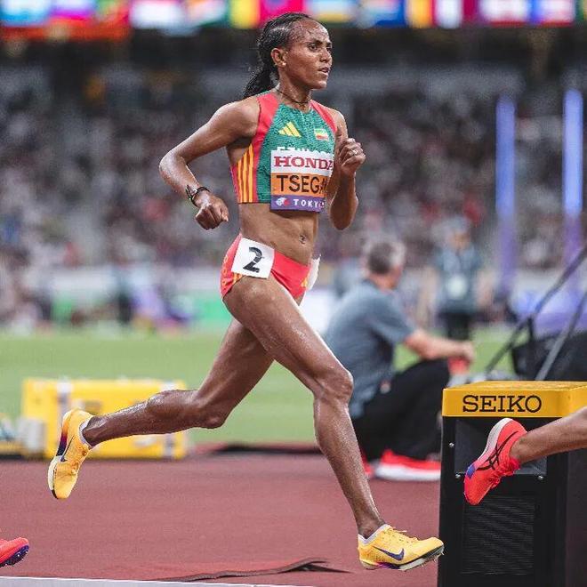 九游体育2025东京田径世锦赛：男女万米、马拉松项目百米冲刺决胜的魅力与启示！(图4)