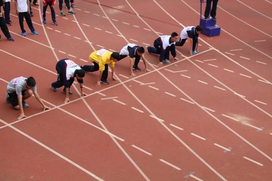九游体育田径世锦赛爆大冷！奥运会冠军预赛出局马拉松百米冲刺决出金牌(图1)