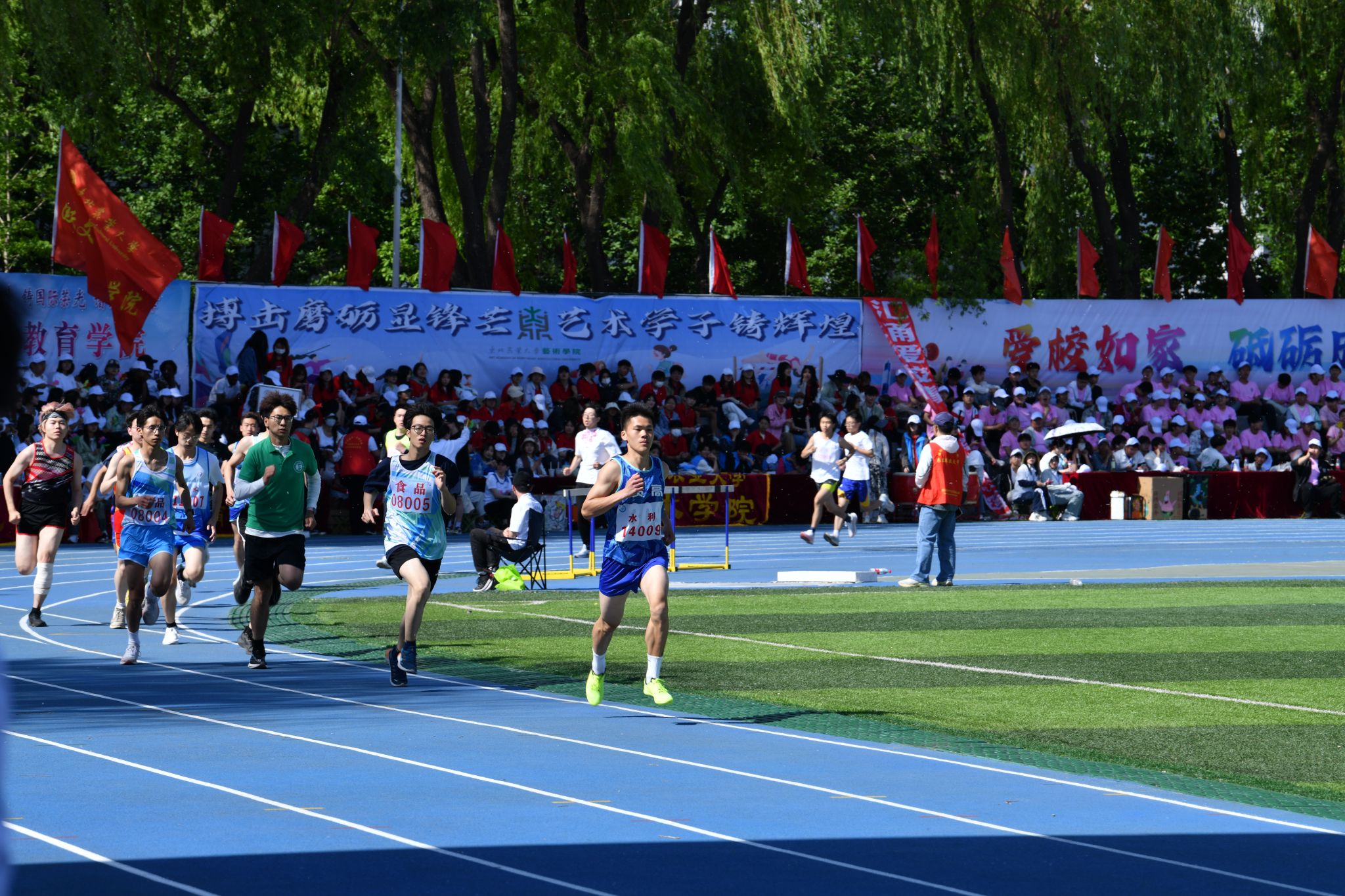 九游体育田径世锦赛百米大战谢震业创赛季最佳成绩22岁新星输在经验(图1)