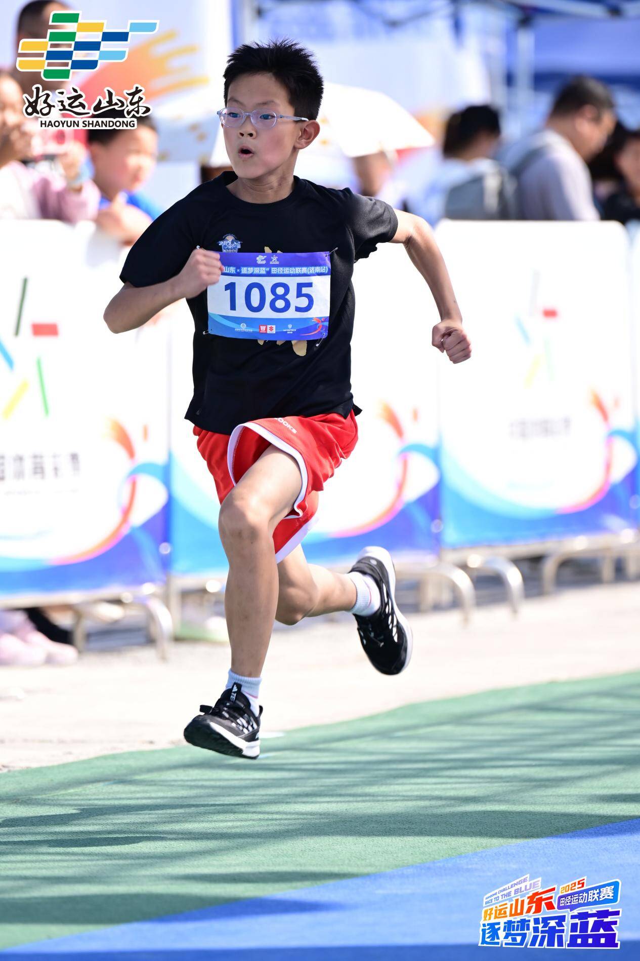 速度见证泉城奔腾的激九游体育情 好运山东·逐梦深蓝田径运动联赛助力济南赛事经济热力升腾(图3)