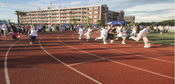 青春飞扬 逐梦赛场——临川区罗湖中学 成功举办2025年秋季田径运动会九游体育(图3)