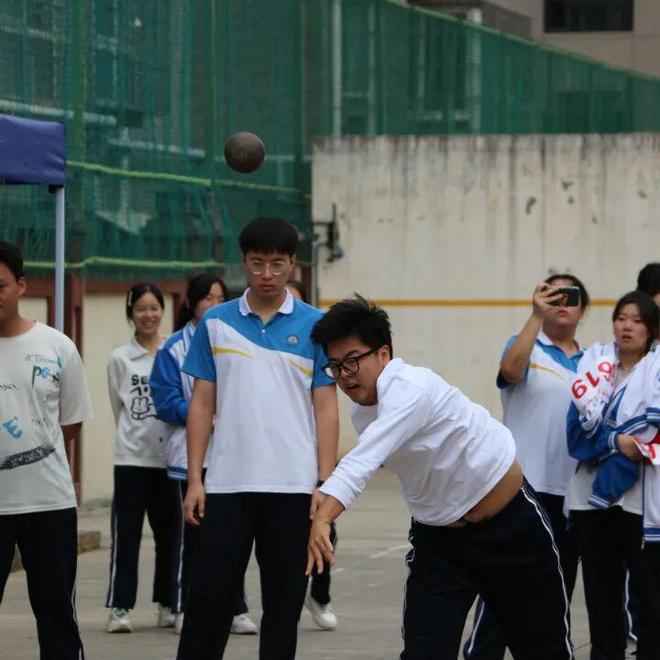 西安九游体育市车辆中学第47届秋季田径运动会圆满闭幕(图4)