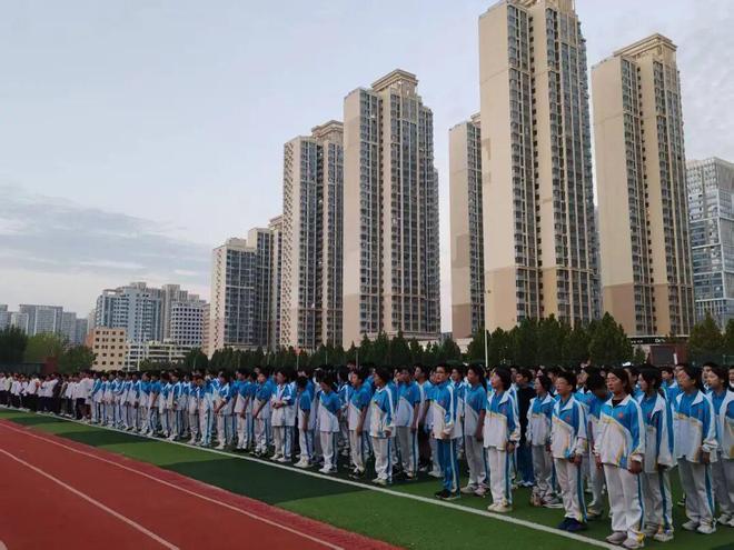 二七区实验中学（四南）第二届秋季田径九游体育运动会胜利闭幕(图3)