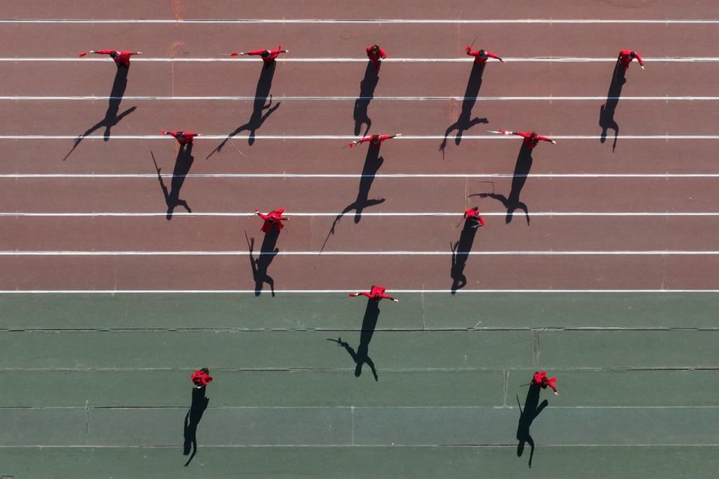 九游体育奥运冠军王丽萍：夺冠之后没有国旗披身教练离场独自绕场庆祝(图1)