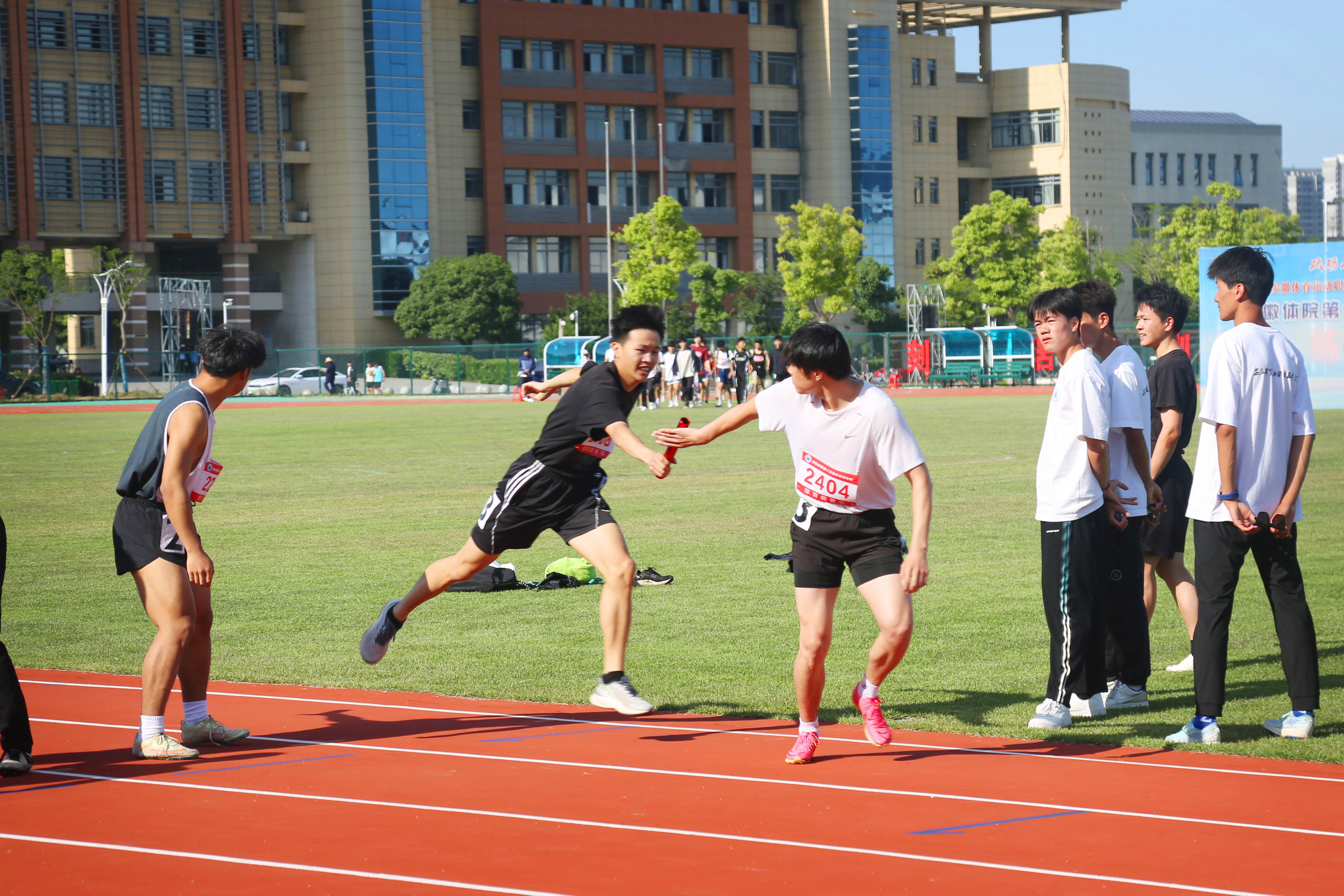 假期没干别的——连看7天田径训练！中国田径未来在哪九游体育里？(图1)