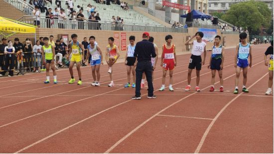 九游体育怀宁县金拱初中在县中小学田径运动会中斩获佳绩(图2)