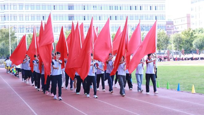 九游体育苏州工业园区星澜学校2025体育心理节暨第八届秋季田径运动会开幕(图2)