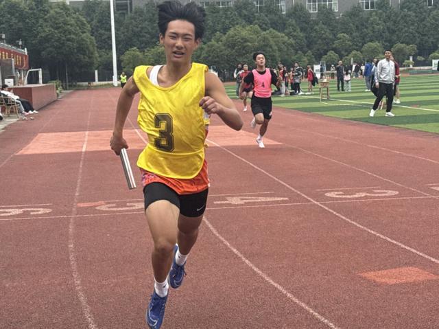 九游体育桂溪中学勇夺2025年南溪区中小学生田径运动会团体冠军(图5)