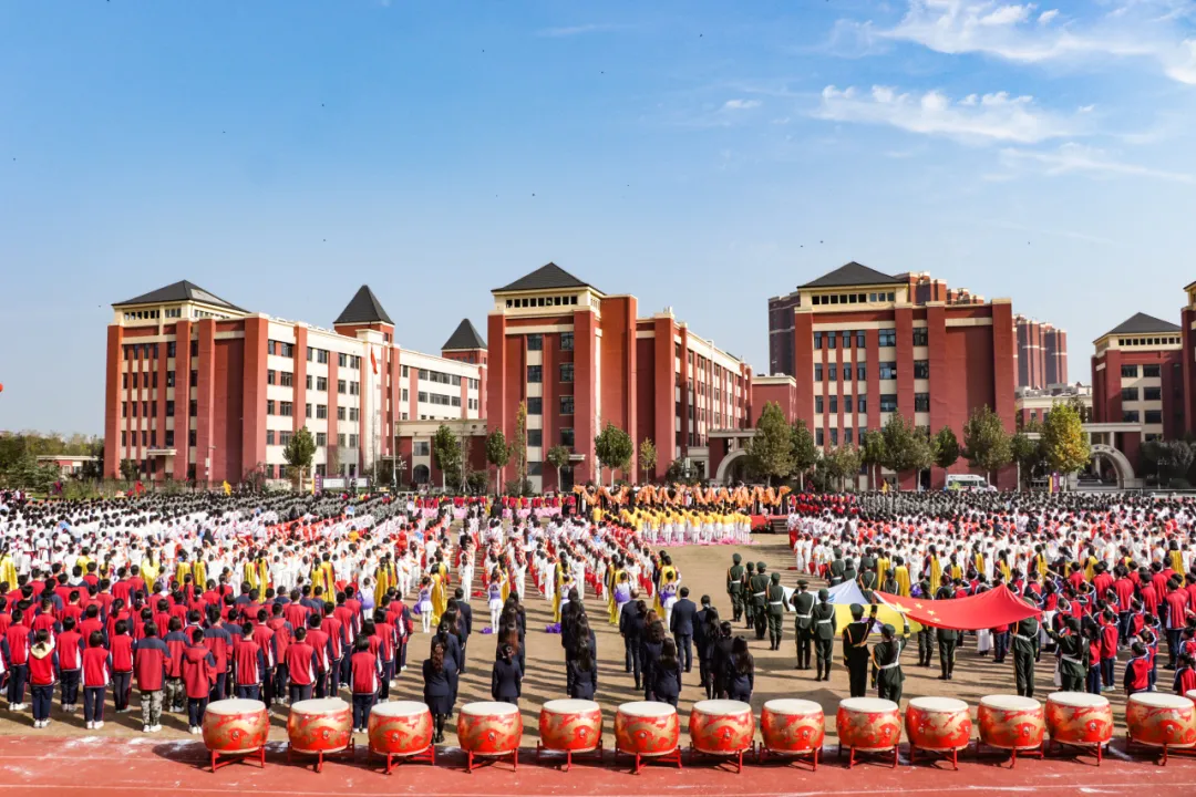 九霄鹏正举征鸿万里跃 西咸黄冈学校第六届校园田径运动会开幕式活力满溢！九游体育(图3)