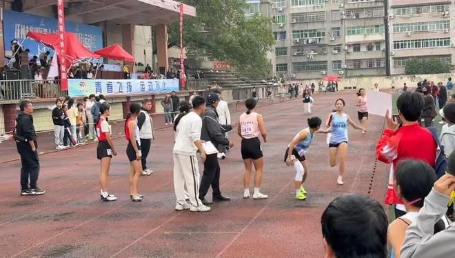 临川十六中健儿在区第十六届中小学生田径运动会喜获佳绩九游体育(图6)