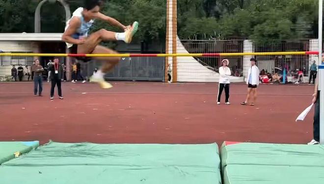 临川十六中健儿在区第十六届中小学生田径运动会喜获佳绩九游体育(图7)