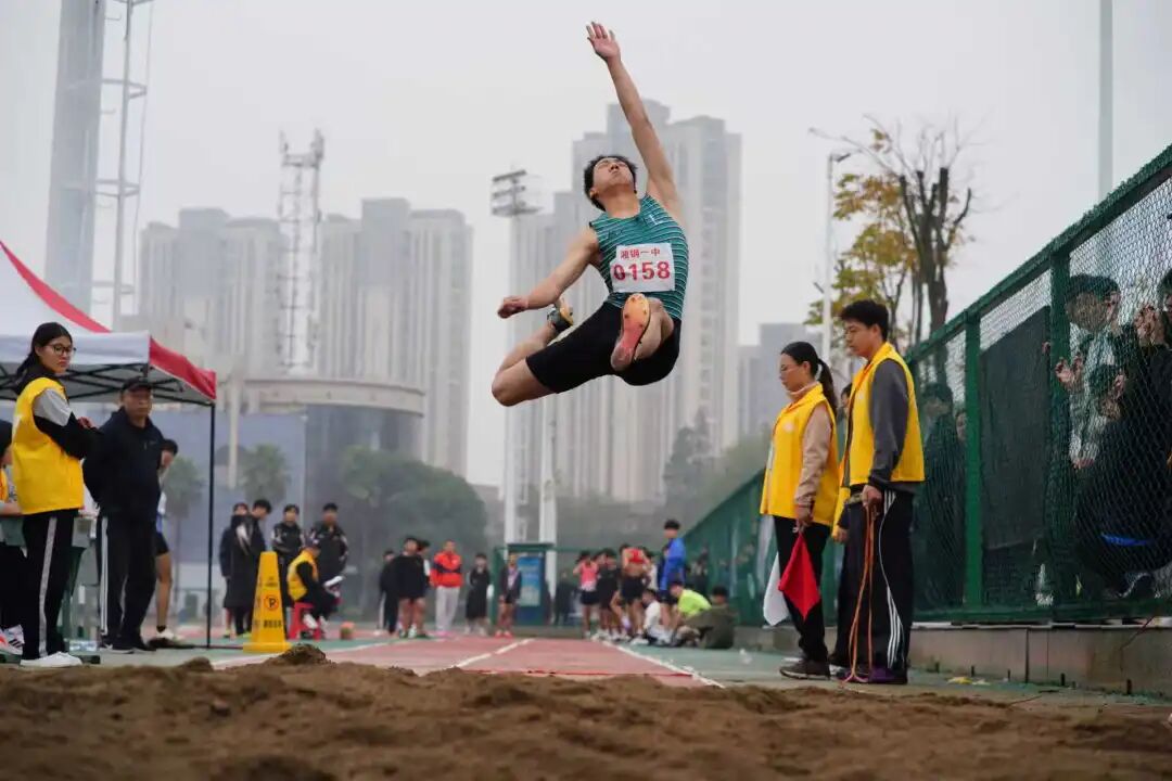 “奔跑吧·少年” 湘潭市第十四届运动会田径比赛圆满完赛九游体育(图3)