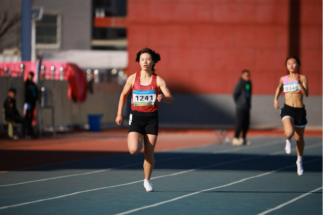 九游体育苏州市山塘中心小学校举行班级、年级田径比赛(图1)