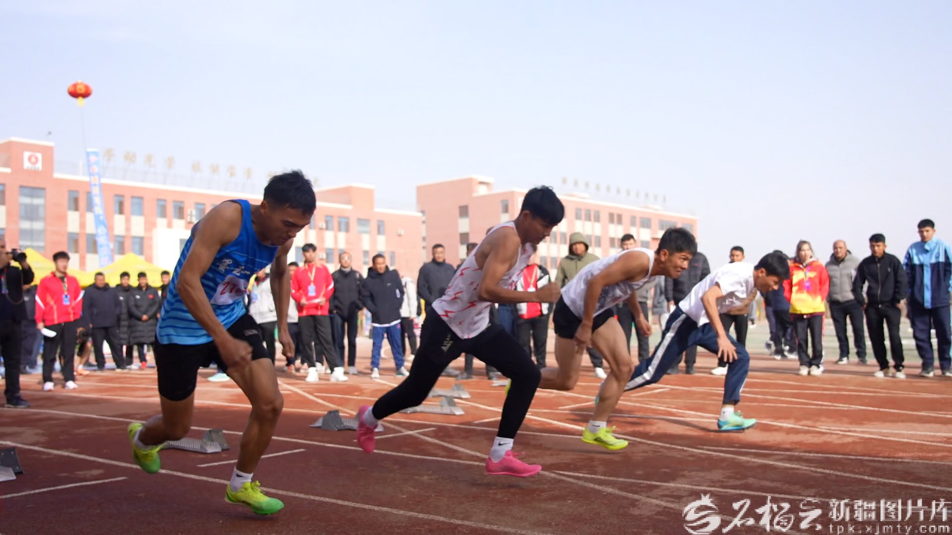 三千健儿赛场竞逐 和田地区青少年运动会开赛九游体育(图2)