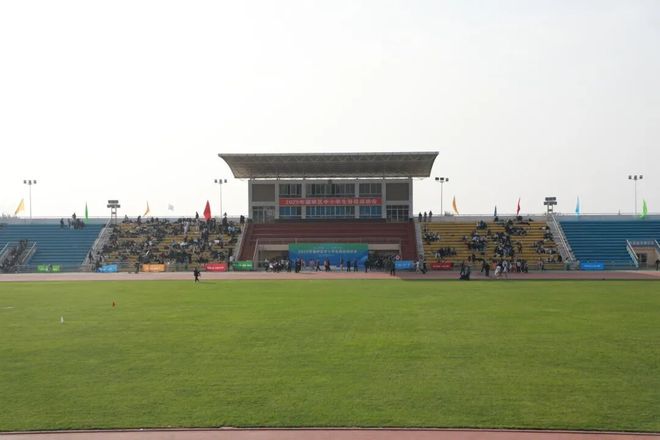 九游体育2025年灞桥区中小学生田径运动会在西安思源中学盛大启幕(图1)