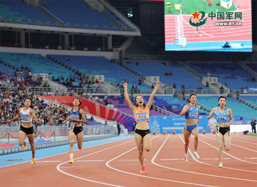 九游体育全运会田径赛丨李泽洋加冕“百米飞人” 陈妤颉破亚青纪录夺金(图4)