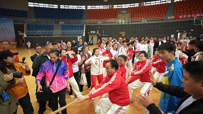 九游体育团结拼搏守护健康 重庆医科大学附属北碚医院首届田径运动会成功举行(图3)