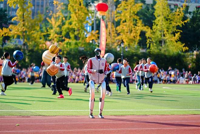 九游体育成都蓝港外国语学校科技体育文化节暨田径运动会开幕(图5)