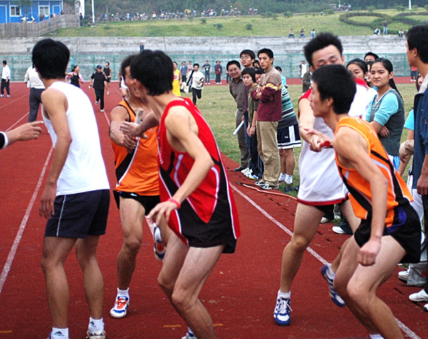九游体育茂名体校田径双将柯若兰、陈嘉浩闪耀全运田径赛场(图1)