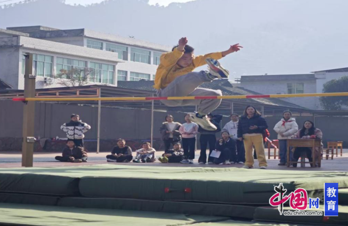 九游体育宜宾筠连景阳小学第六届冬季田径运动会圆满落幕(图2)