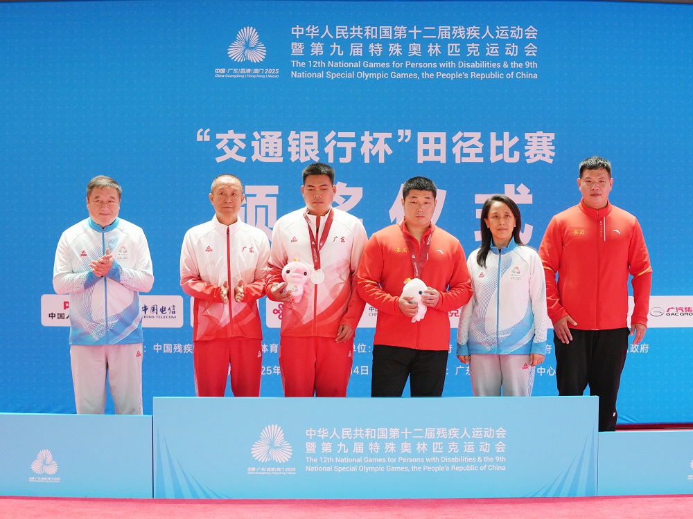 残特奥会田九游体育径比赛开赛男子铅球F11级比赛安徽盲人小伙夺金(图2)