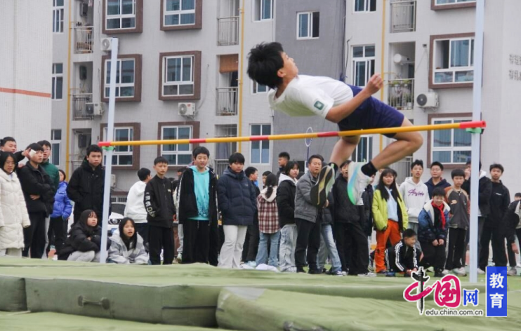 逐梦赛场向未来 宜宾叙州高场学校第三届中小学生田径运动会圆九游体育满落幕(图3)